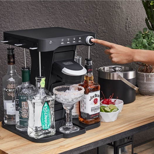 Meet your new personal bartender. Introducing the bev by BLACK+DECKER™, Bartender